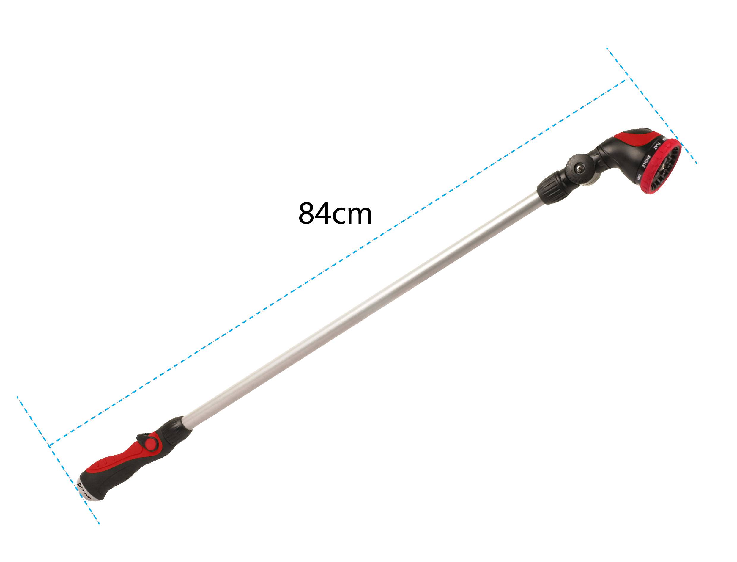 Zraszacz z czerwoną i czarną rączką oraz końcówką. Ma 84 cm długości i oferuje kilka opcji dysz. Idealny do podlewania roślin.
