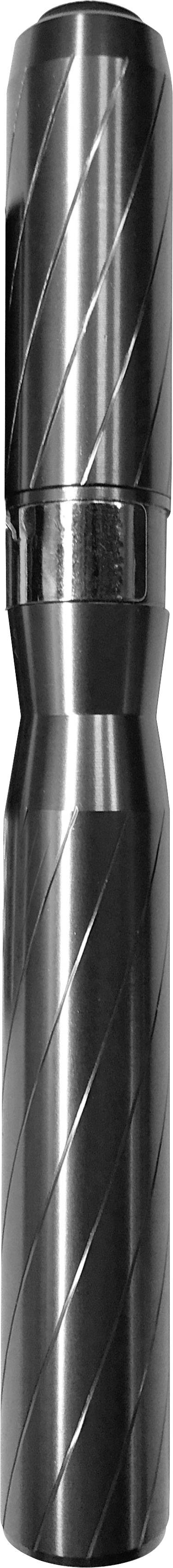 Metalowy cylindryczny przedmiot z wzorem spiralnym, prawdopodobnie element obrabiany lub część narzędzia.