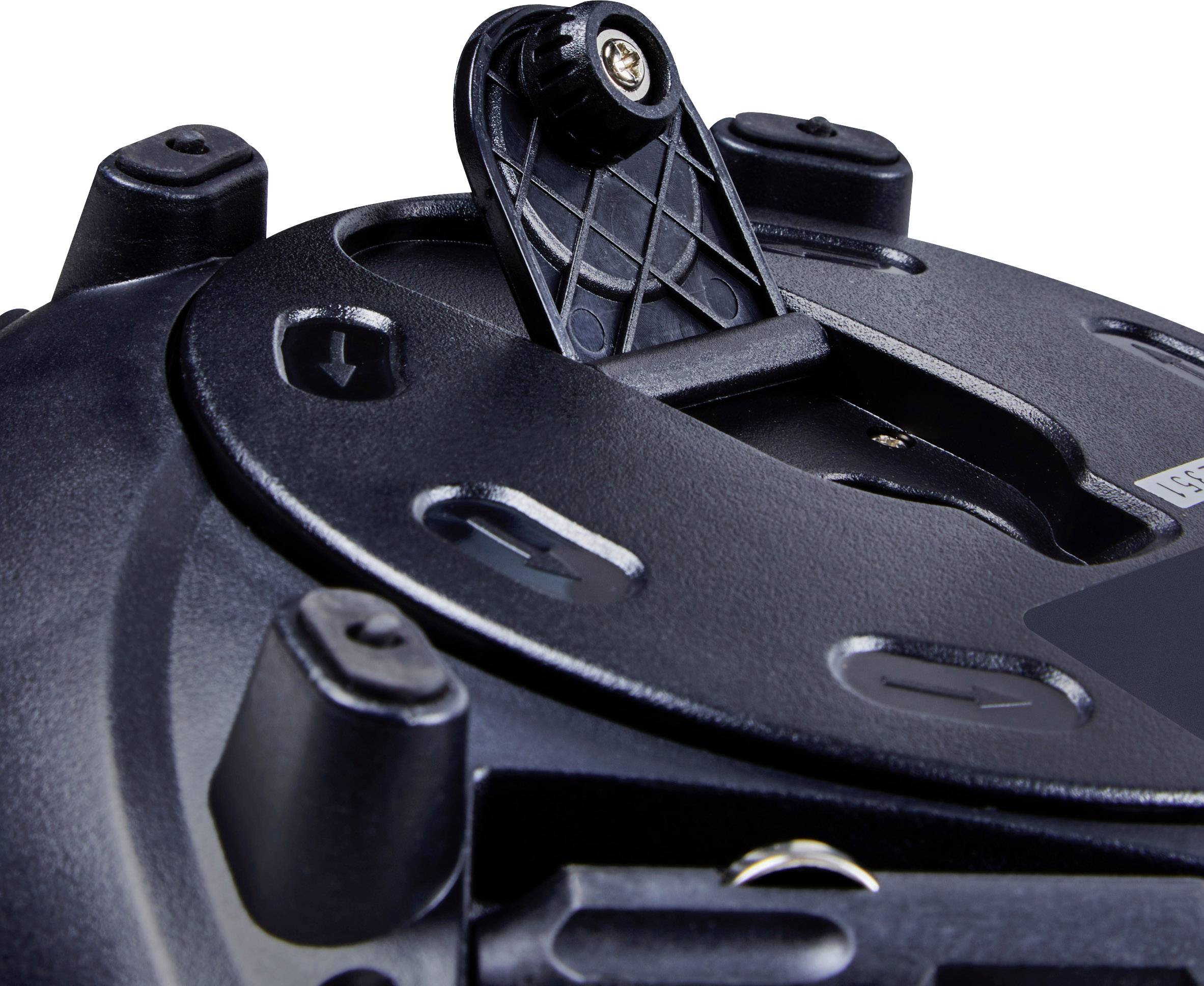 Zbliżenie czarnego urządzenia mechanicznego z dźwigniami i śrubami. Szczegółowy widok elementu składowego urządzenia technicznego.