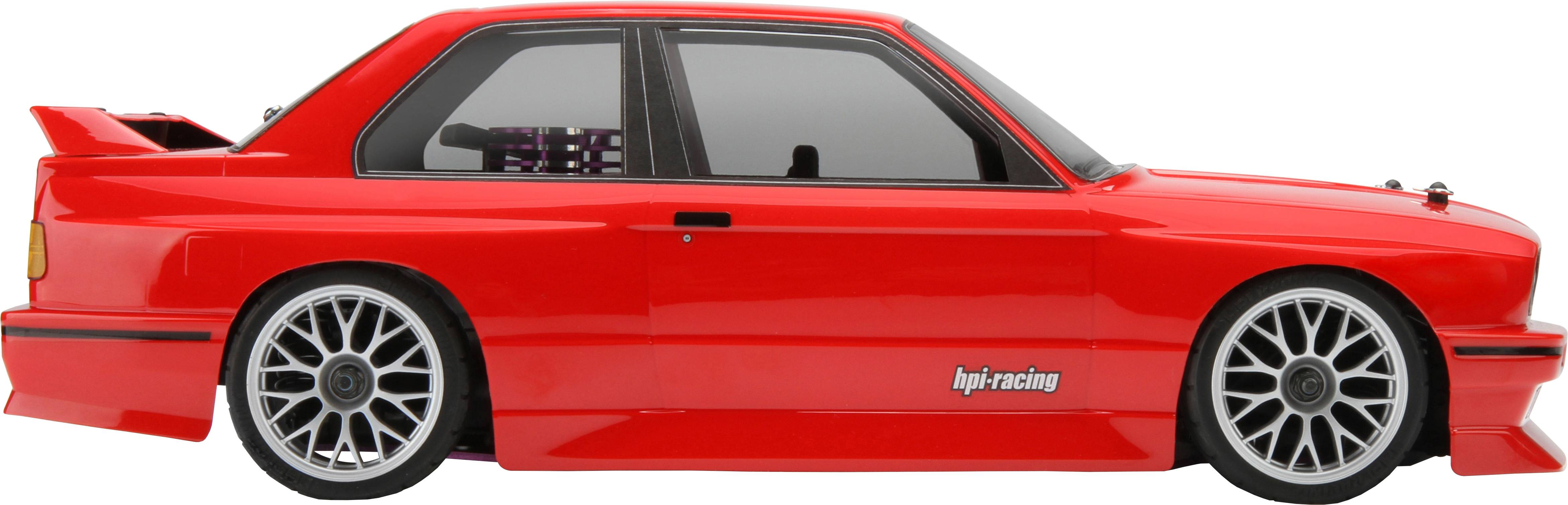 Czerwony model samochodu sportowego z rzucającym się w oczy tylnym spoilerem i dużymi felgami. Na boku widnieje napis 'hpi racing'.