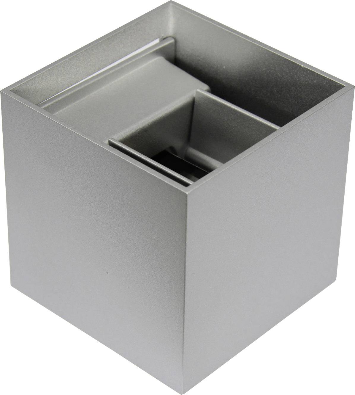 Srebrna lampa ścienna z kwadratową obudową i otworami świetlnymi skierowanymi w górę i w dół.