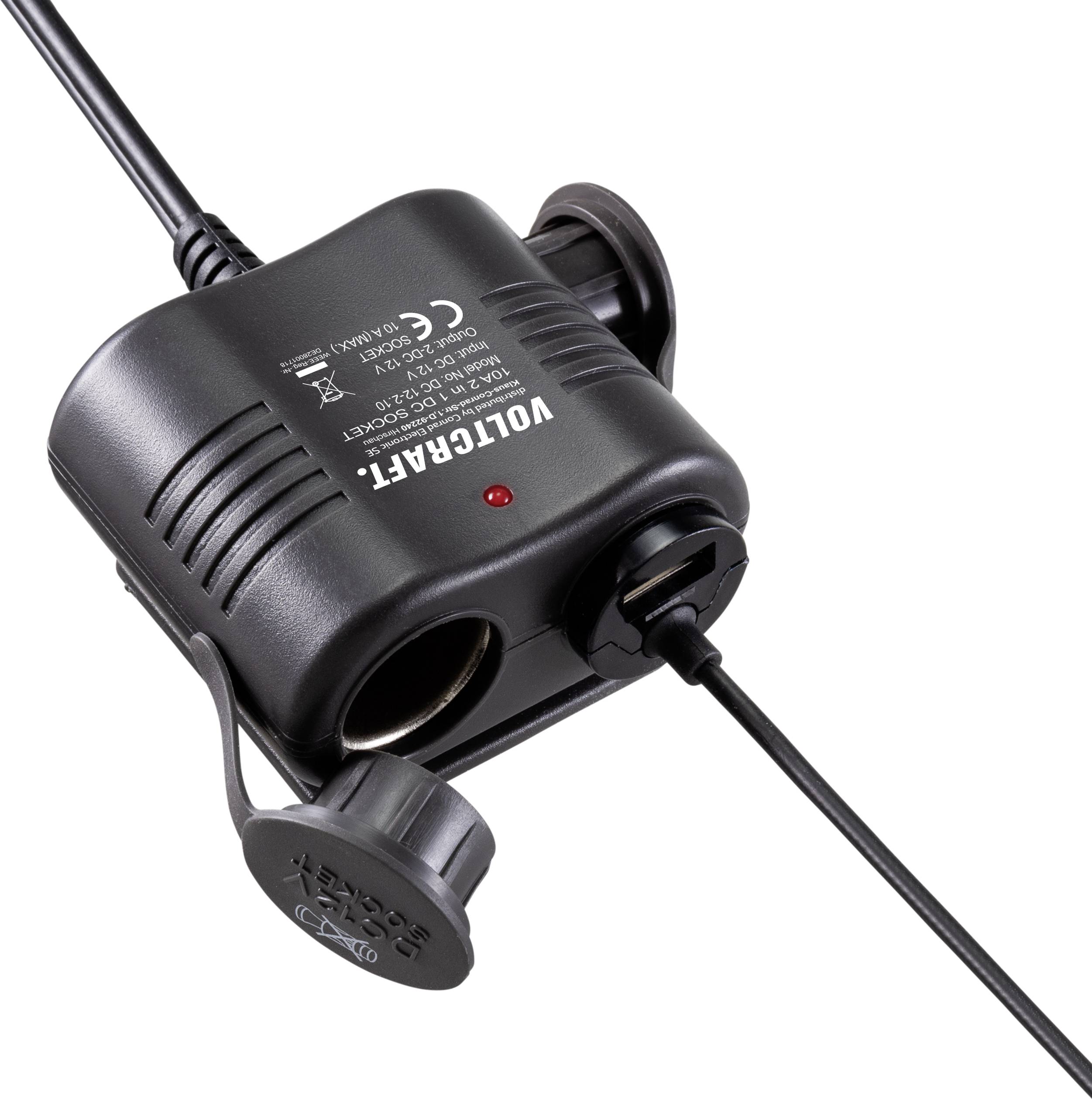 Adapter zapalniczki samochodowej 'Voltcraft' z gniazdem USB i przewodem. Czarna obudowa z nadrukowanymi parametrami technicznymi.