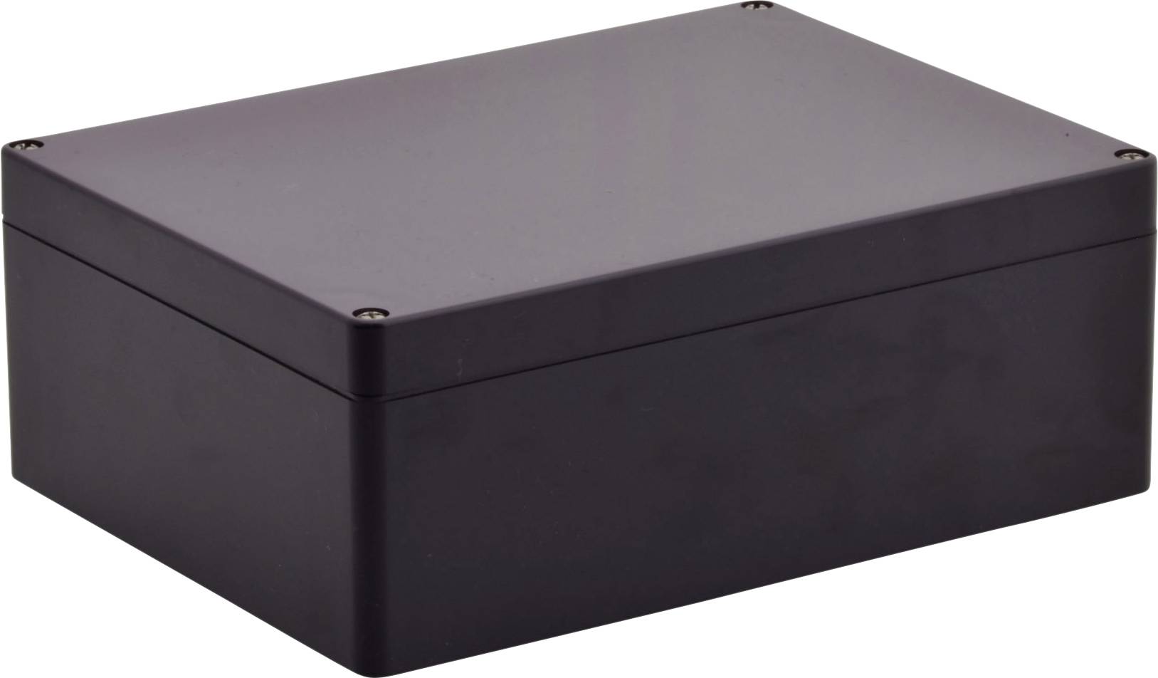 Czarna, prostokątna skrzynka z tworzywa sztucznego z przykręcaną pokrywą. Często używana do ochrony elementów elektrycznych.