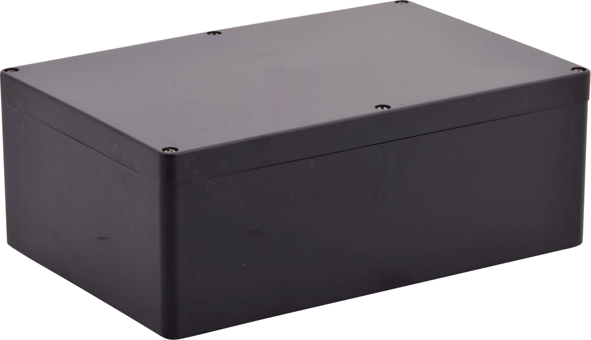 Czarno-czarna, prostokątna obudowa z zamknięciami śrubowymi w narożnikach, odpowiednia do przechowywania lub instalacji elektroniki.