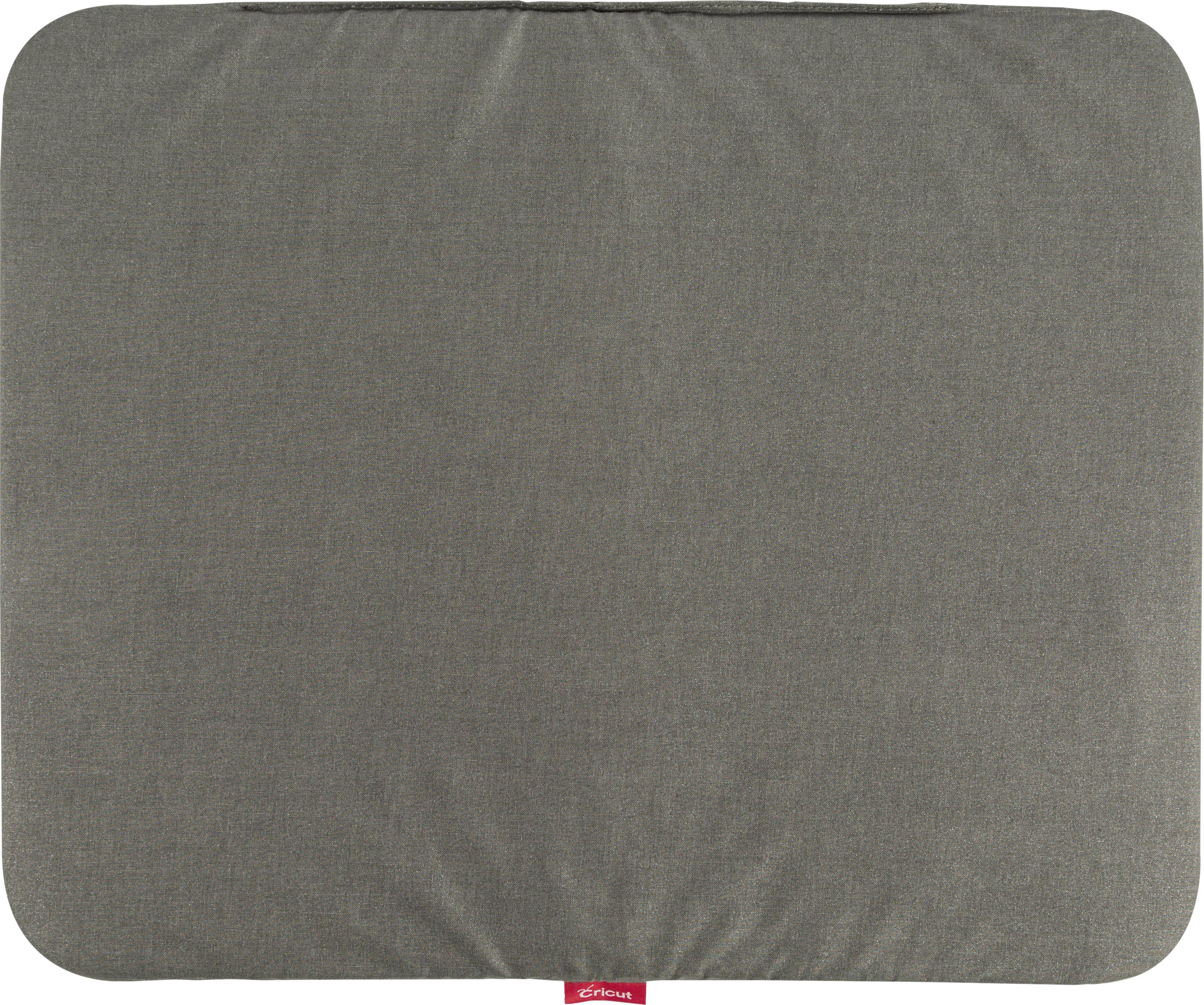 Szare, prostokątne legowisko dla psa z zaokrąglonymi rogami. Dyskretnie i prosto zaprojektowane, idealne jako wygodne miejsce do leżenia dla psów.