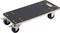 Czarna transportowa deska na kółkach z czterema rolkami, z których dwie są wyposażone w hamulce, wykonana ze sklejki, z uchwytem do przenoszenia umieszczonym w górnym prawym rogu.