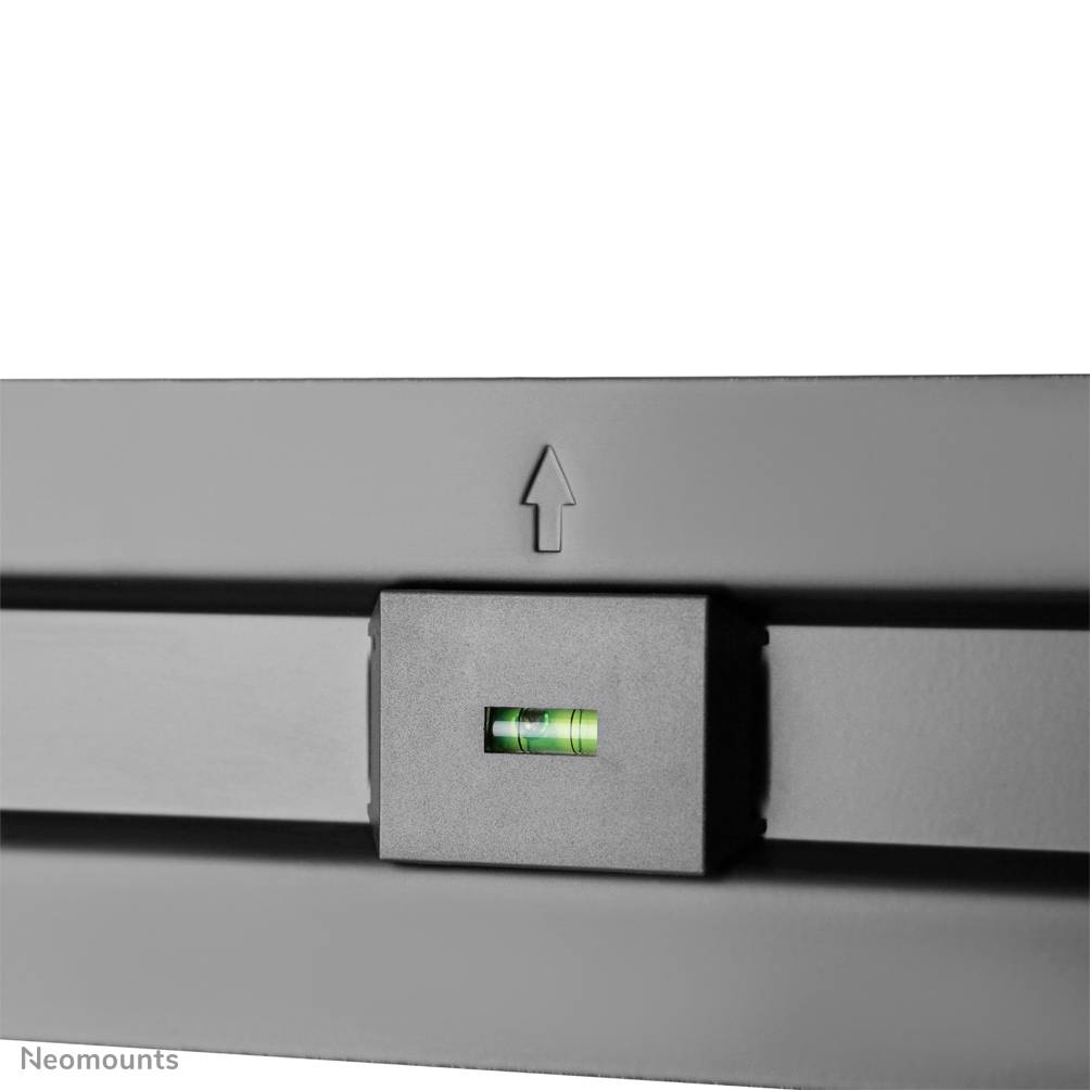 Poziomy przyrząd montażowy z poziomnicą w czarnej ramce, wskazówka skierowana w górę.