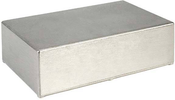 Srebrzyste, prostokątne metalowe pudełko, które prawdopodobnie służy jako obudowa ochronna dla podzespołów elektronicznych.