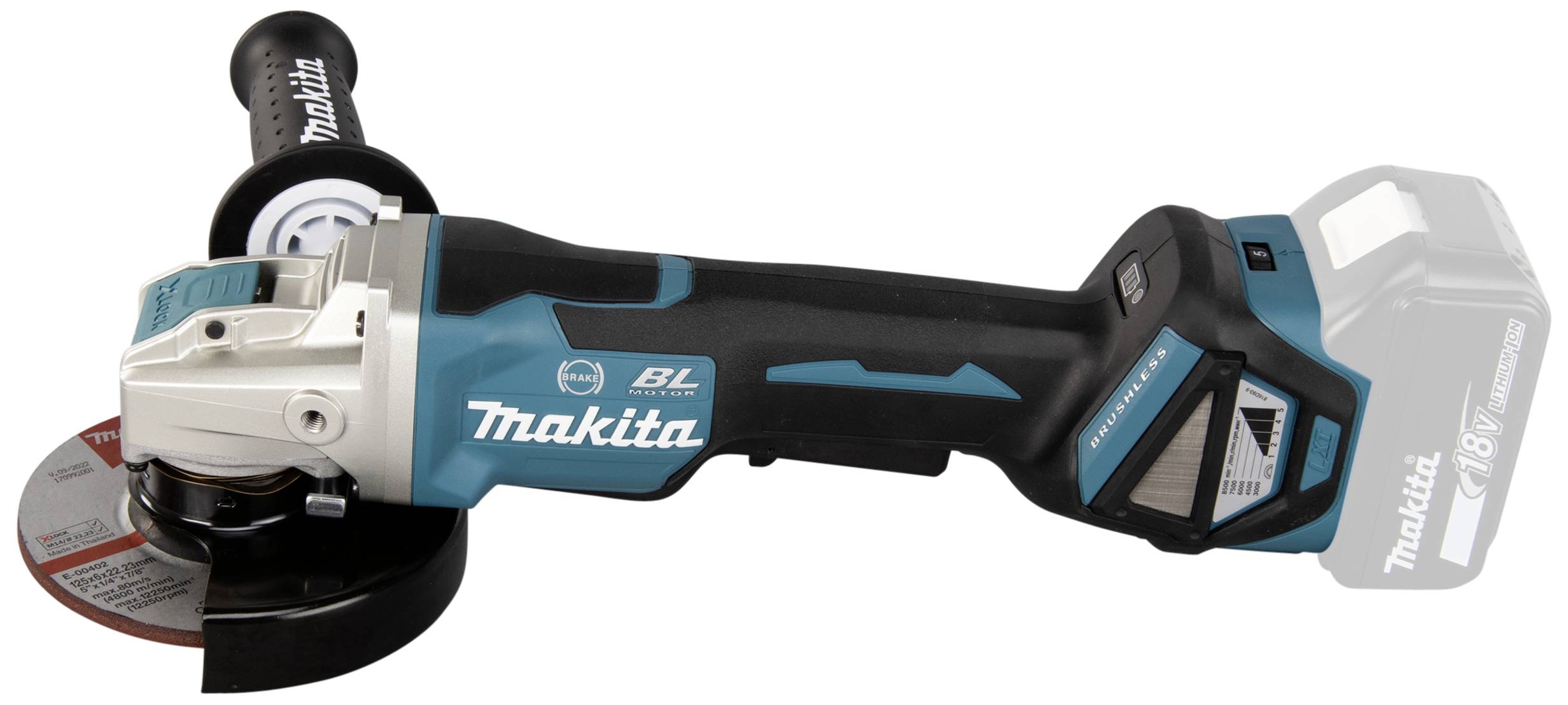 Akumulatorowa szlifierka kątowa w kolorach niebieskim i czarnym, z czerwoną tarczą tnącą. Marka 'Makita', nazwa modelu wypisana białymi literami na obudowie.