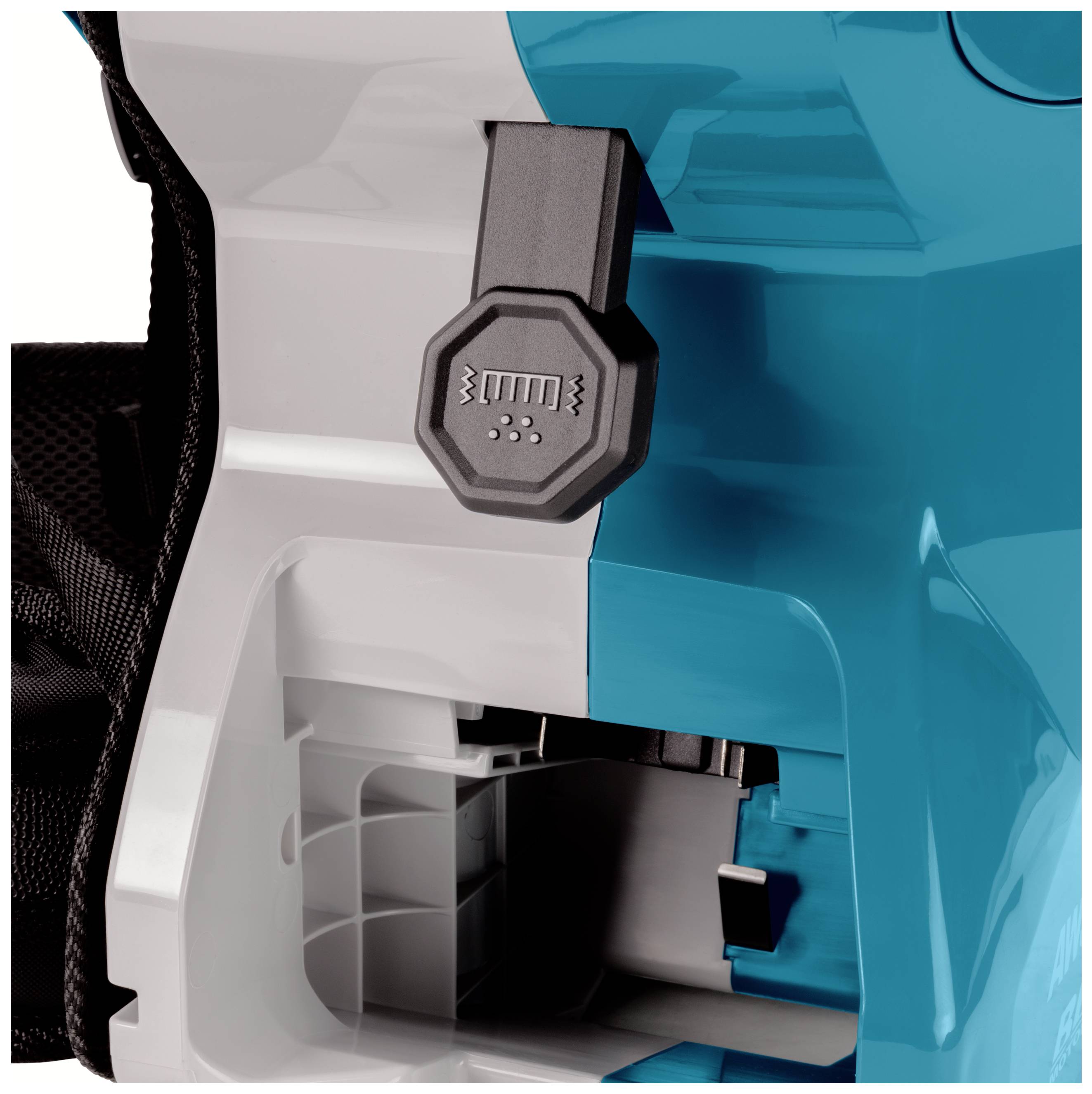 Szczegółowe zdjęcie przedstawia gniazdo akumulatora w elektronarzędziu z osłoną złącza przewodu.