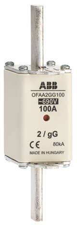 'Bezpiecznik firmy ABB, typ OFAA2GG100, 690V, 100A, 2/gG, 80kA, wyprodukowany na Węgrzech.'