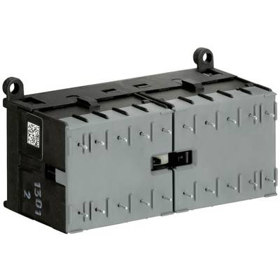 Prostokątny, czarno-szary element elektryczny z wieloma stykami oraz kodem QR po lewej stronie.