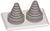 Dwa obiekty stożkowe na prostokątnej podstawie; składają się z kilku ułożonych na sobie pierścieni i mają kolor szary.