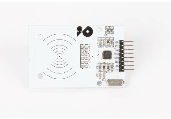 Moduł RFID z cewką antenową i wieloma punktami lutowniczymi, połączony za pomocą listew pinowych, służący do bezprzewodowego wykrywania chipów.