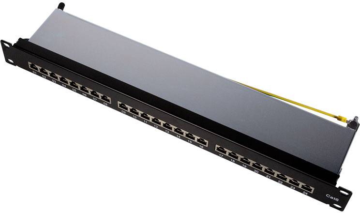 Panel krosowy z 24 portami Ethernet do zarządzania siecią, w czarnej obudowie, przystosowany do montażu naściennego lub w szafie rack, kompatybilny z kategorią 6.
