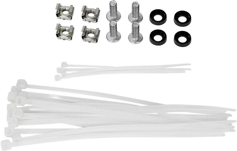 Śruby, nakrętki, podkładki i opaski zaciskowe na białym tle, ułożone w zestawie do narzędzi lub naprawy.