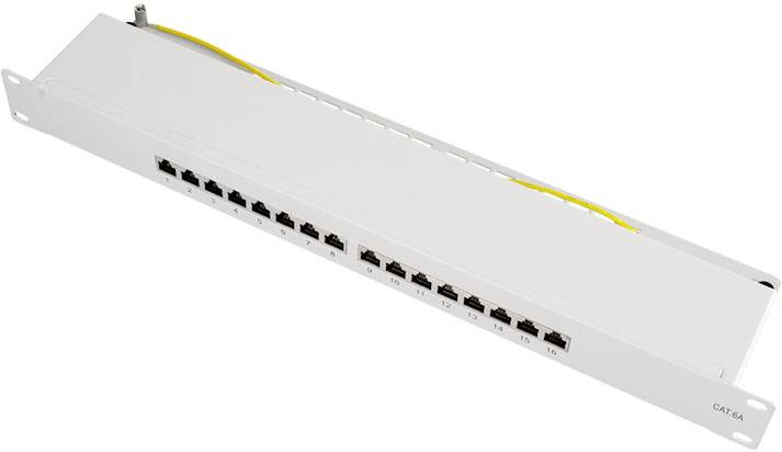 Białe panel krosownicze z 12 portami Ethernet, oznaczonymi numerami od 1 do 12, z żółtym kablem wystającym po lewej stronie.