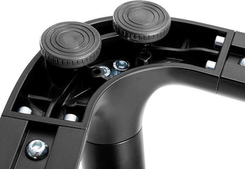 'Zbliżenie czarnej, regulowanej nóżki meblowej z dwoma okrągłymi gumowymi stopkami i śrubami łączącymi elementy.'