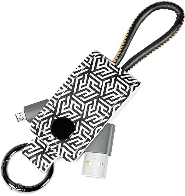 Czarno-biały brelok do kluczy z kablem ładującym o geometrycznym wzorze, wyposażony w złącza USB i micro-USB oraz skórzany pasek.