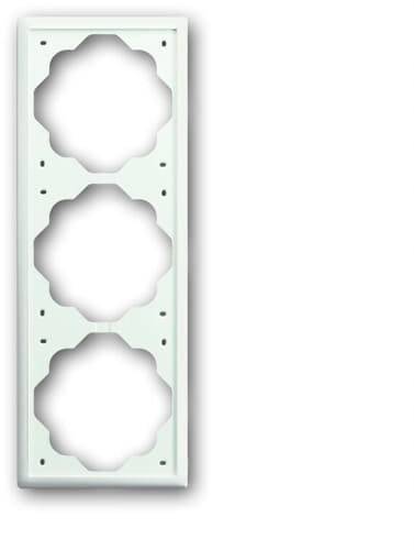 Białe, potrójne ramki osprzętowe o zaokrąglonych krawędziach i kwiatowych wycięciach, odpowiednie do gniazdek lub włączników.