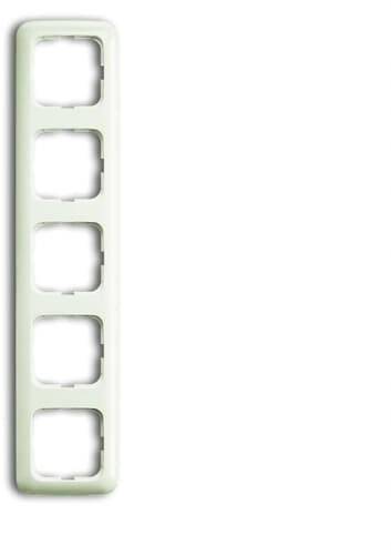 Pięciokrotna ramka na gniazda elektryczne, ułożona pionowo, biała, bez wkładek.