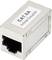 Wewnętrzny łącznik CAT.6A z gniazdami RJ45 na obu końcach do połączeń Ethernet, w srebrnej obudowie.