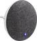 Okrągły, szary głośnik z niebieskim wskaźnikiem LED z przodu.