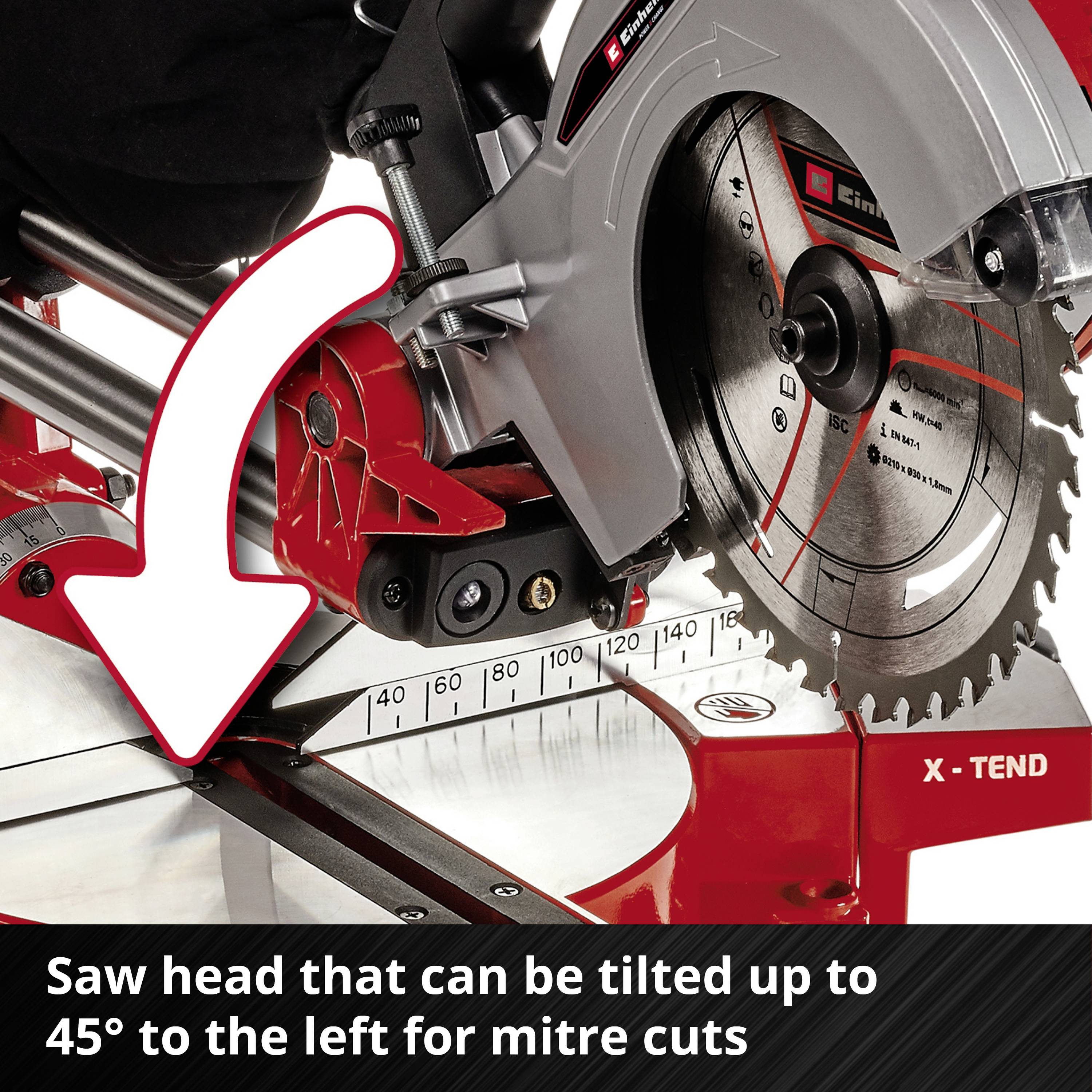 Piła z podziałką i strzałką wskazuje oznaczenie 45°, odpowiednia do cięć skośnych przy głowicy piły pochylanej w lewo pod kątem 45°.