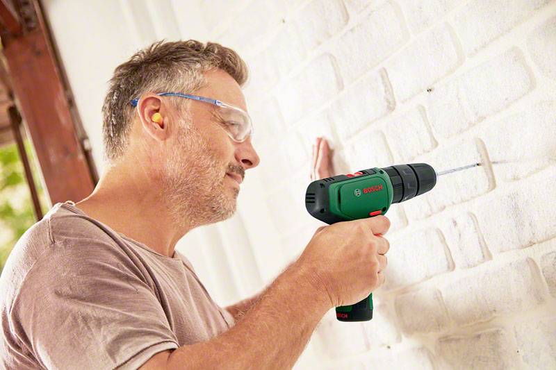 Акумуляторний ударний дриль Bosch Home and Garden EasyImpact 1200, 2 швидкості, вкл. 2 акумулятори, вкл. аксесуари, вкл. кейс