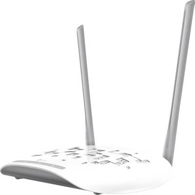 Biały router Wi-Fi z dwoma szarymi antenami, wyświetlający symbole na powierzchni, stoi pod skosem w stosunku do obiektywu kamery.
