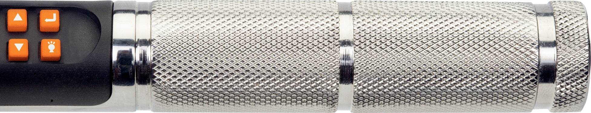 Metalowy uchwyt latarki o strukturowanej, antypoślizgowej powierzchni z czterema pomarańczowymi przyciskami sterującymi.