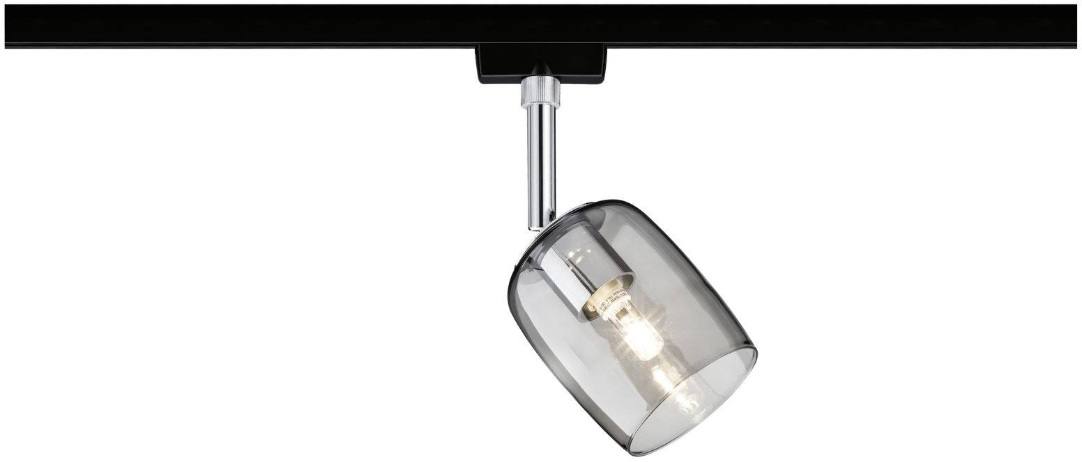 Srebrna lampa sufitowa z przezroczystym kloszem, zamocowana na czarnej szynie, oświetla pomieszczenie.