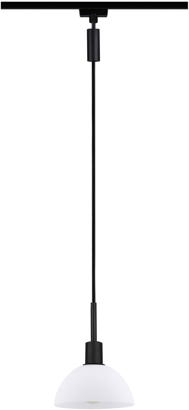 Lampa wisząca z czarnym przewodem i białym kloszem, zamontowana na mocowaniu sufitowym. Idealna do nowoczesnego wnętrza.