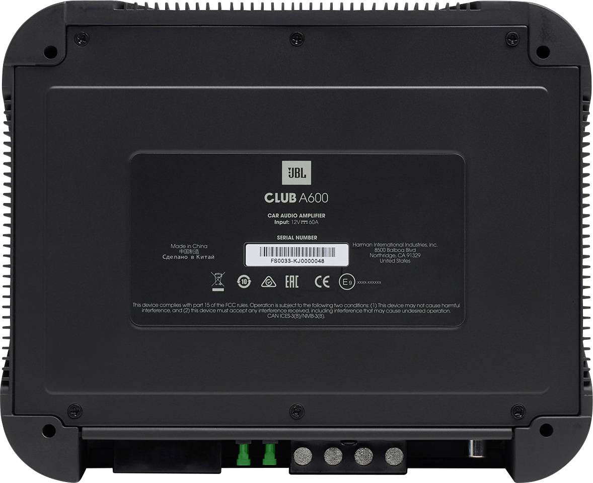 JBL Club A600 Wzmacniacz samochodowy; widok z tyłu z podłączeniami oraz etykietą z informacjami o modelu i numerem seryjnym.