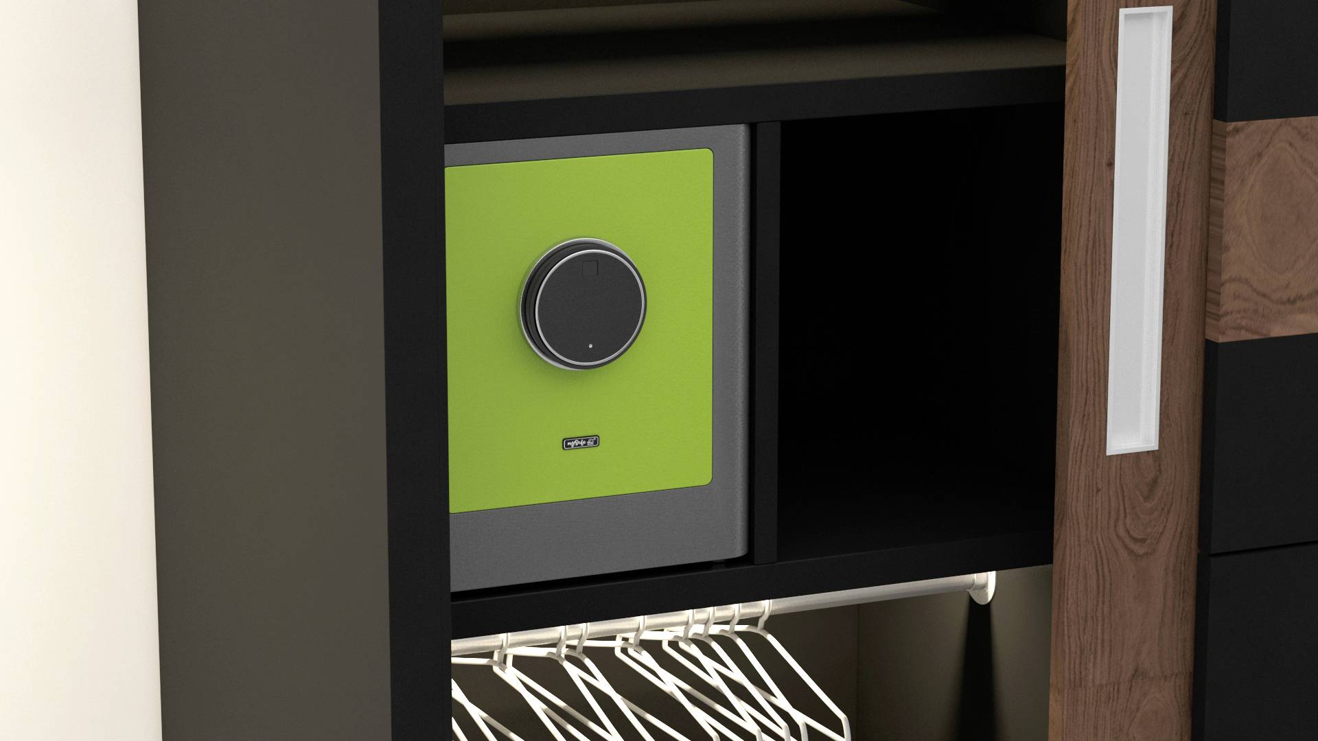 Zielony sejf z pokrętłem znajduje się w ciemnej szafce. Poniżej wiszą liczne puste wieszaki na ubrania.
