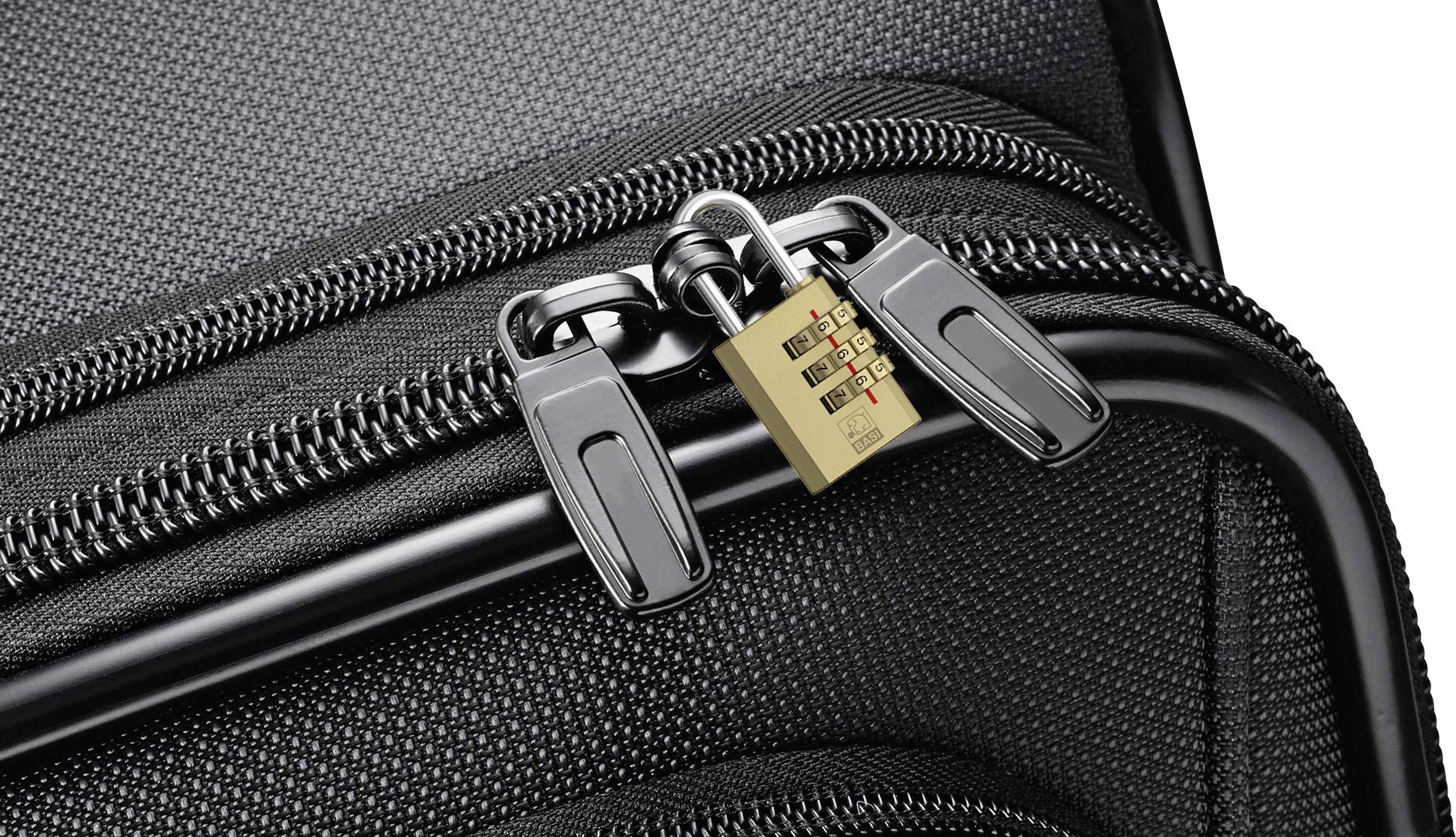 Czarny kufer z zamkiem szyfrowym zabezpieczającym oba zamki błyskawiczne.