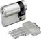 Srebrny cylindryczny zamek i trzy pasujące klucze ze znakami marki są pokazane, wskazując mechanizm blokowania i rozwiązanie bezpieczeństwa.
