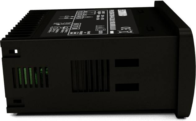 Czarne urządzenie elektroniczne z zielonymi wskaźnikami z boku. Na górze znajdują się specyfikacje techniczne i symbole.