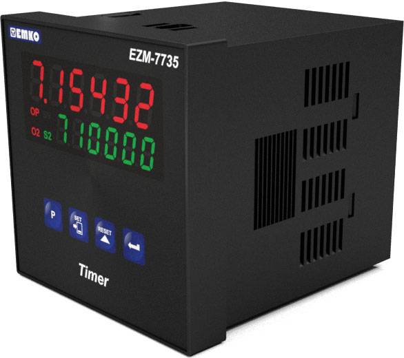 Elektroniczny timer EZM-7735 z wyświetlaczem cyfrowym pokazuje liczby w kolorze czerwonym i zielonym. Posiada przyciski sterujące do uruchamiania, zatrzymywania i resetowania.