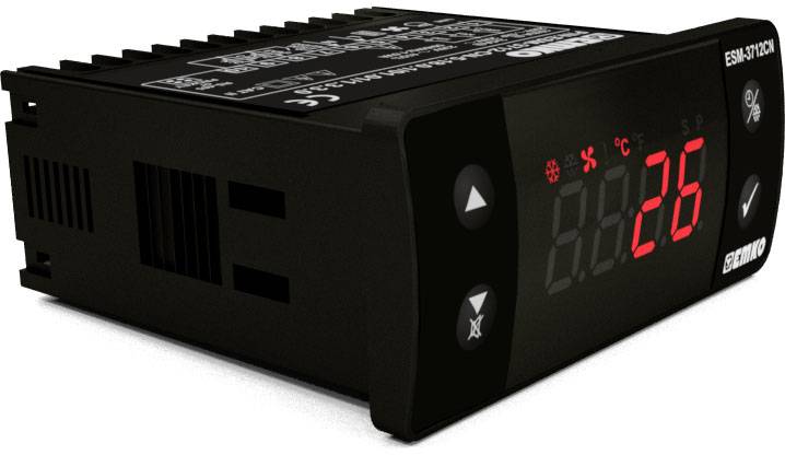 Elektroniczny regulator temperatury z wyświetlaczem LED wskazuje 26 stopni Celsjusza. Posiada przyciski sterujące i cyfrowy wyświetlacz.