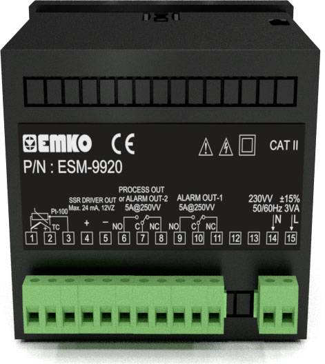 Czarny regulator temperatury Emko z numerem modelu 'ESM-9920'. Na przedniej stronie znajduje się kilka zielonych zacisków przyłączeniowych.
