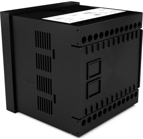 Czarny moduł elektroniczny z otworami wentylacyjnymi i wieloma złączami, stosowany w zastosowaniach przemysłowych.