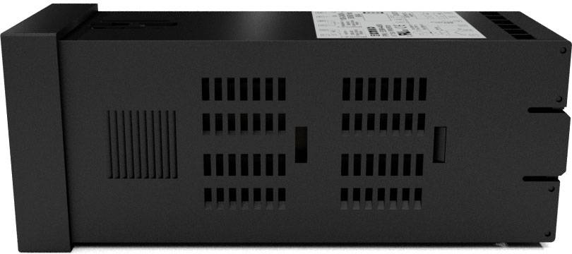 Czarne urządzenie elektroniczne z otworami wentylacyjnymi i napisami na górnej powierzchni. Możliwe jest odczytanie numeru modelu oraz szczegółów technicznych.