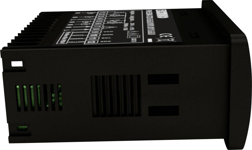 Czarny elektroniczny sprzęt z otworami wentylacyjnymi i opisaną górną powierzchnią. Prawdopodobnie urządzenie sterujące lub techniczne.