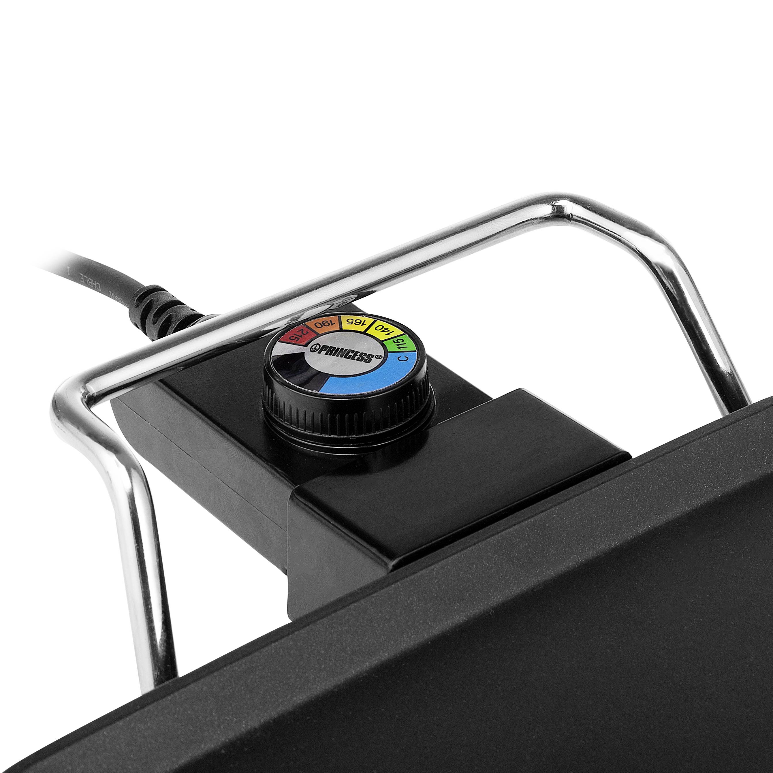 Czarny grill gazowy z srebrnym uchwytem. Na górze znajduje się okrągły pokrętło z kolorowymi oznaczeniami i przewodem.