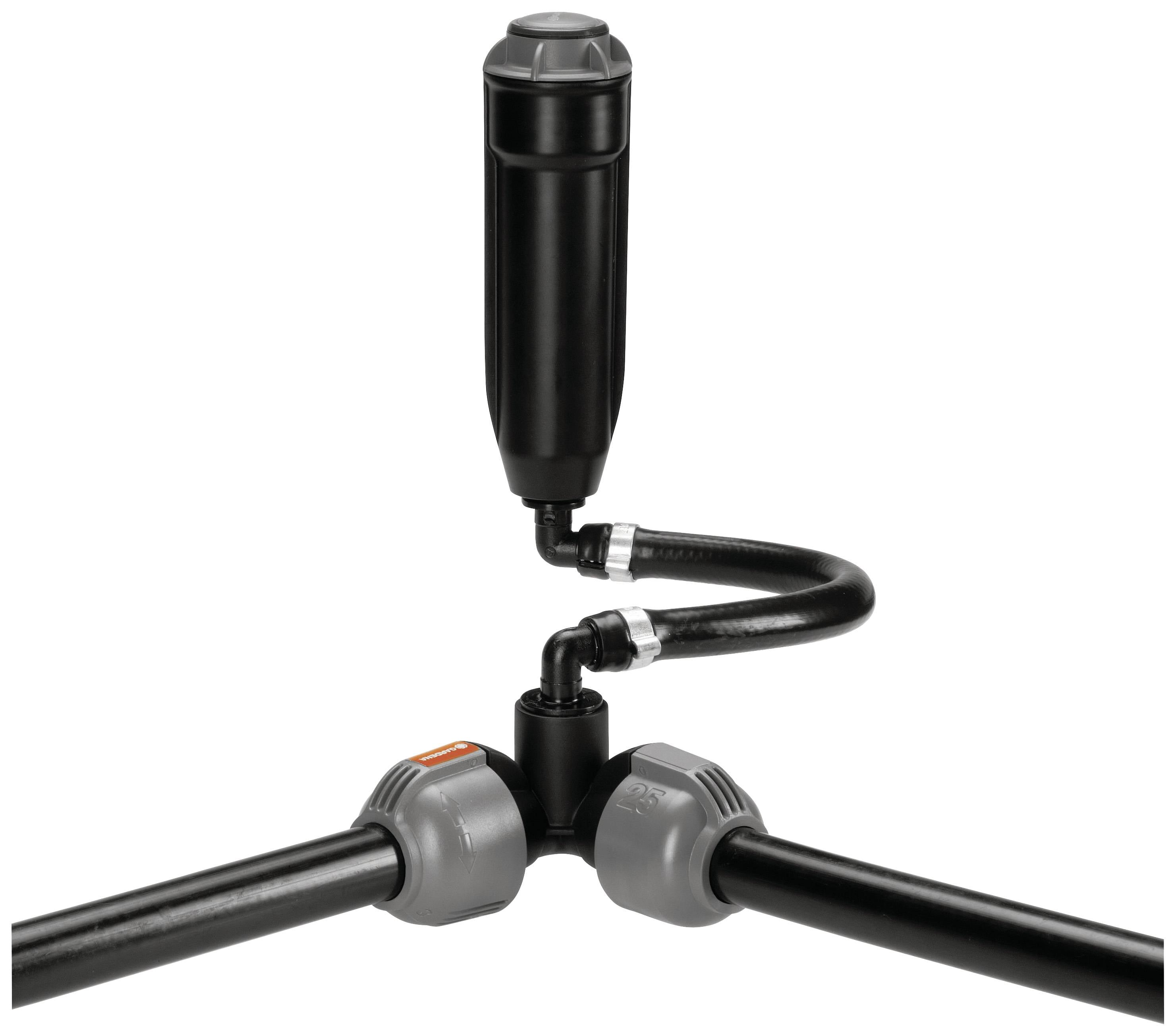 Trzy połączone ze sobą czarne rury z pionowym, cylindrycznym filtrem na górze, stosowanym do filtracji wody.