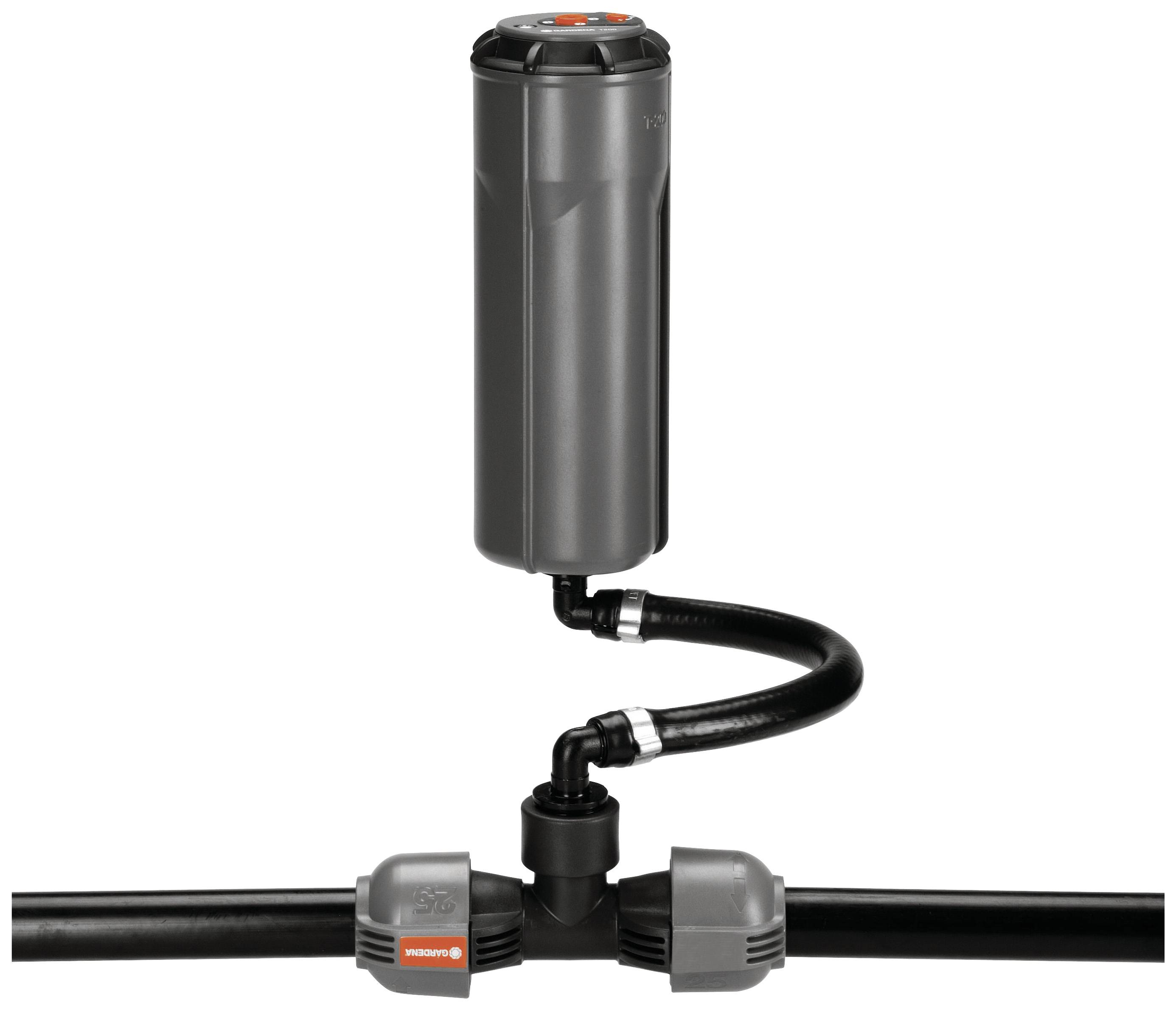 Szary system filtrów wodnych z obudową z tworzywa sztucznego, połączony z dwoma rurami. System filtracyjny Gardena do uzdatniania wody.