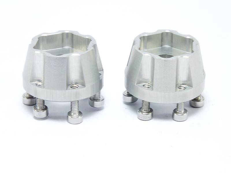 Dwa srebrne adaptery metalowe o sześciokątnym kształcie, każdy z sześcioma śrubami, na białym tle.