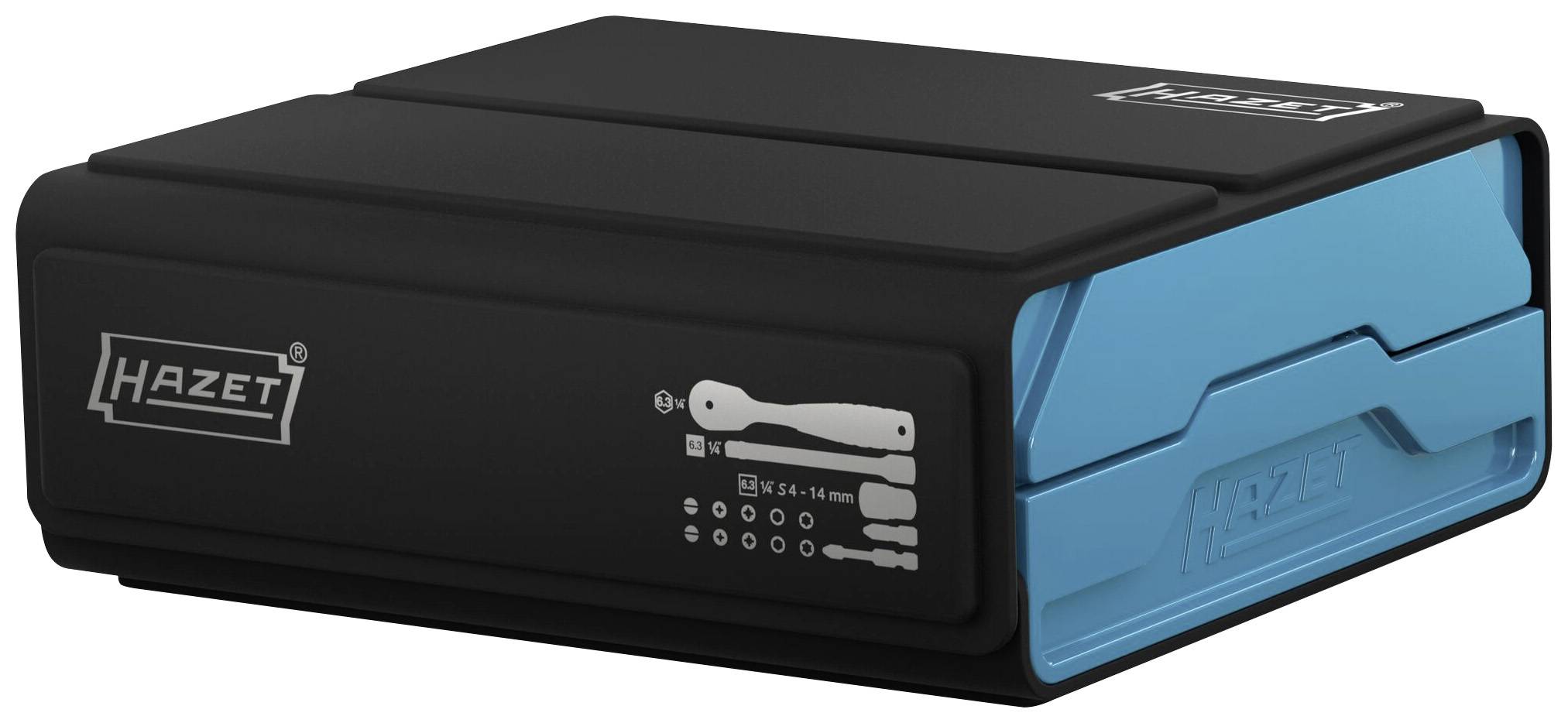 Czarna skrzynka narzędziowa z niebieskim wewnętrznym schowkiem. Logo marki 'Hazet' na wierzchu. Zawiera wkrętaki i końcówki.