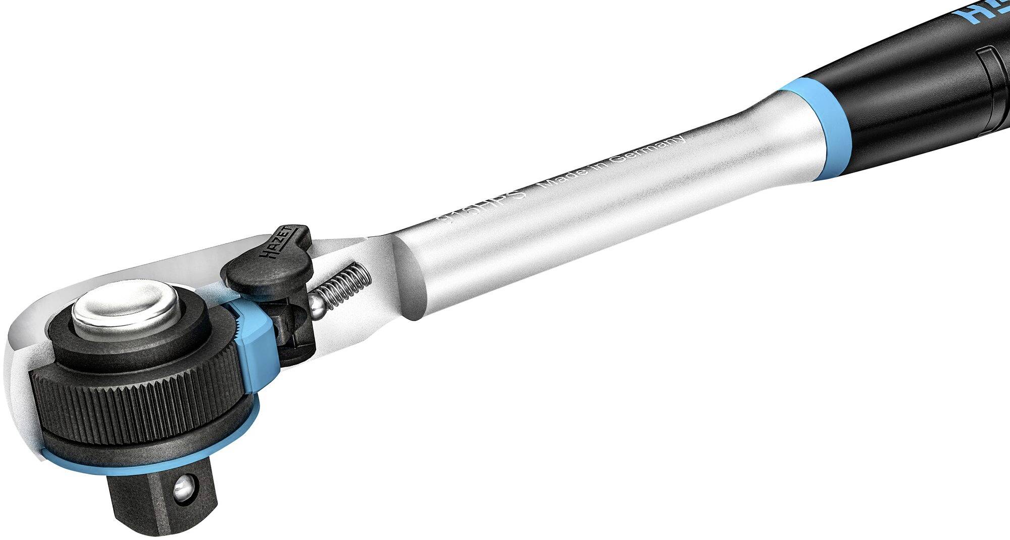 Klucz dynamometryczny w zbliżeniu, metaliczny z niebiesko-czarnym uchwytem, przeznaczony do dokręcania śrub z precyzyjnym momentem obrotowym.